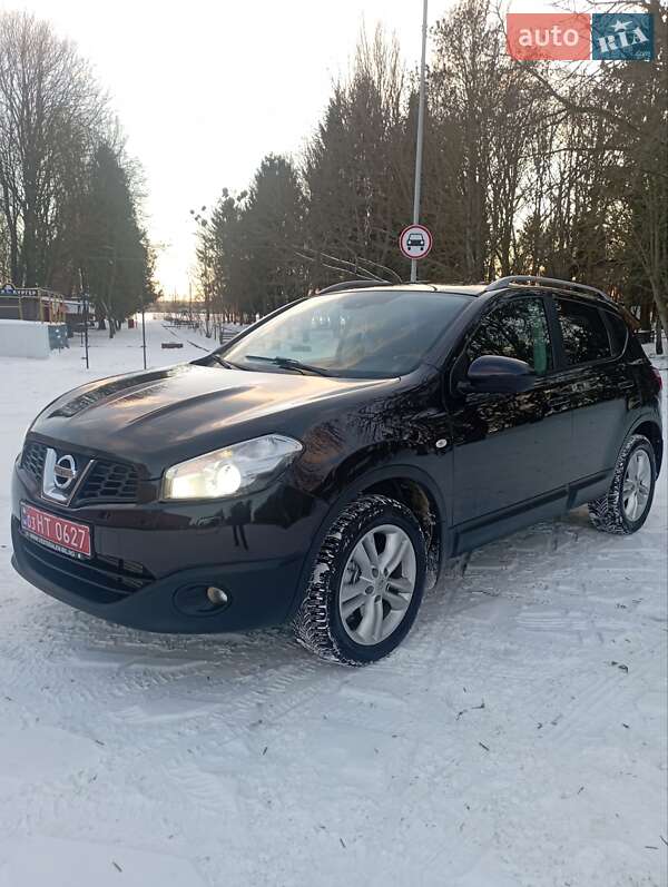 Внедорожник / Кроссовер Nissan Qashqai 2010 в Млинове
