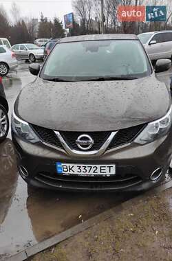 Внедорожник / Кроссовер Nissan Qashqai 2015 в Дубно