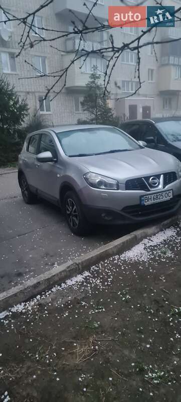 Внедорожник / Кроссовер Nissan Qashqai 2010 в Черноморске