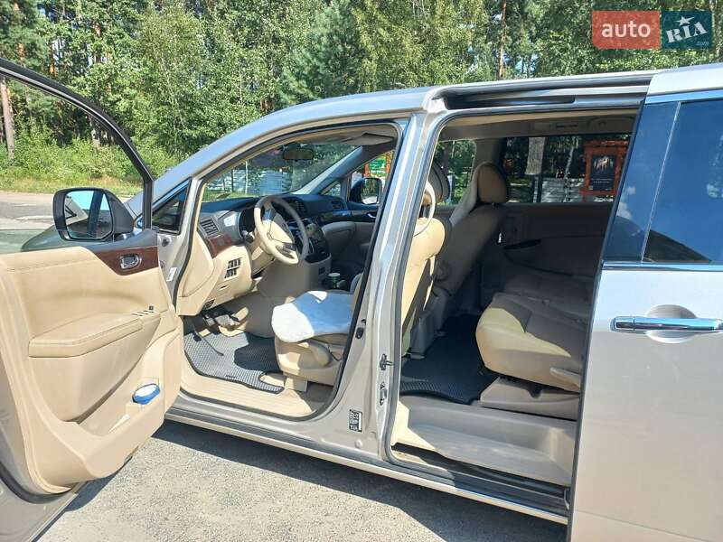 Минивэн Nissan Quest 2012 в Радомышле