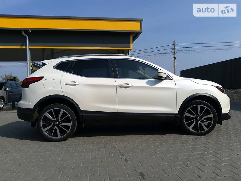 Внедорожник / Кроссовер Nissan Rogue Sport 2017 в Тернополе