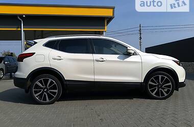 Позашляховик / Кросовер Nissan Rogue Sport 2017 в 