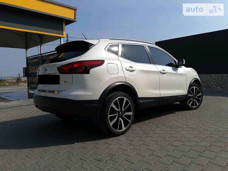 Внедорожник / Кроссовер Nissan Rogue Sport 2017 в Тернополе