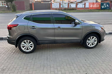 Внедорожник / Кроссовер Nissan Rogue Sport 2017 в 
