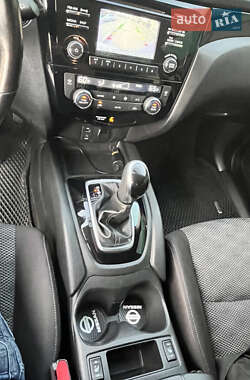 Внедорожник / Кроссовер Nissan Rogue Sport 2017 в 
