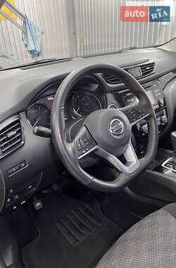 Внедорожник / Кроссовер Nissan Rogue Sport 2017 в 
