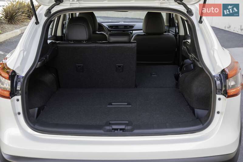 Внедорожник / Кроссовер Nissan Rogue Sport 2019 в Ивано-Франковске