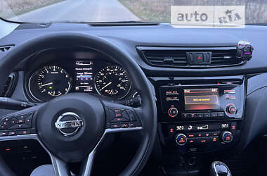 Внедорожник / Кроссовер Nissan Rogue Sport 2017 в 