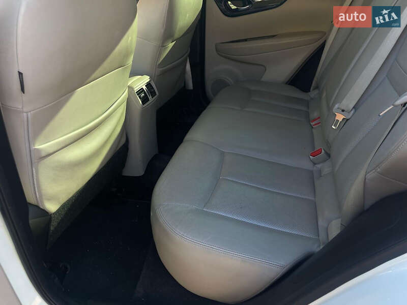 Внедорожник / Кроссовер Nissan Rogue Sport 2017 в Хмельницком