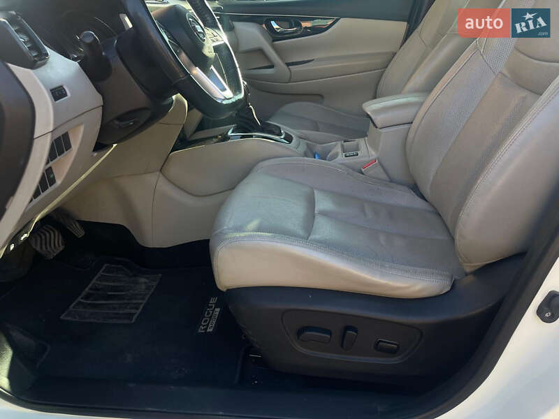 Внедорожник / Кроссовер Nissan Rogue Sport 2017 в Хмельницком