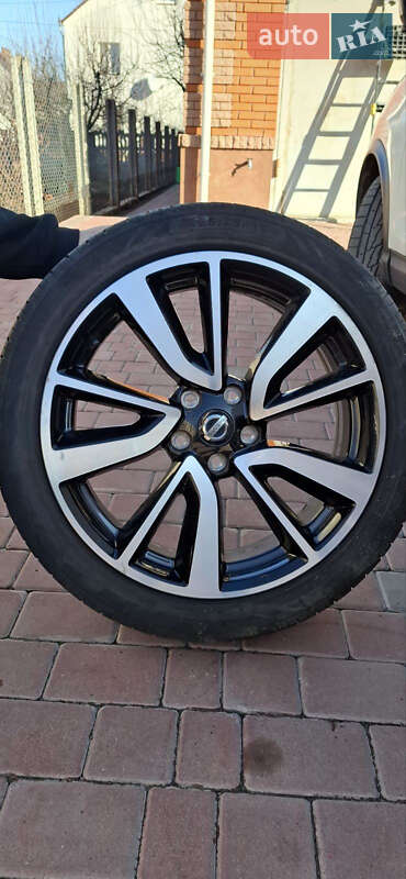 Внедорожник / Кроссовер Nissan Rogue Sport 2017 в Хмельницком