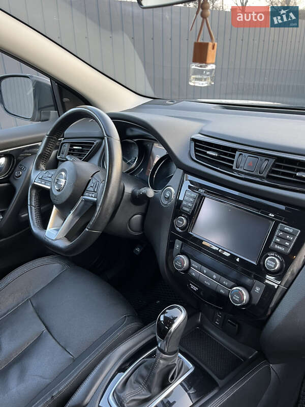 Внедорожник / Кроссовер Nissan Rogue Sport 2018 в Ивано-Франковске