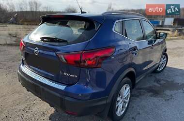 Внедорожник / Кроссовер Nissan Rogue Sport 2018 в 