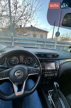 Внедорожник / Кроссовер Nissan Rogue Sport 2017 в 