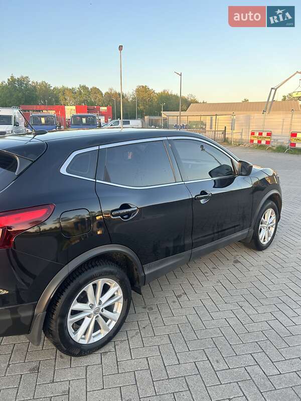 Внедорожник / Кроссовер Nissan Rogue Sport 2018 в Львове