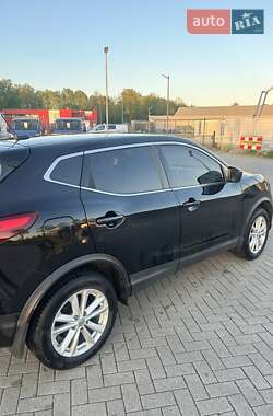 Позашляховик / Кросовер Nissan Rogue Sport 2018 в 