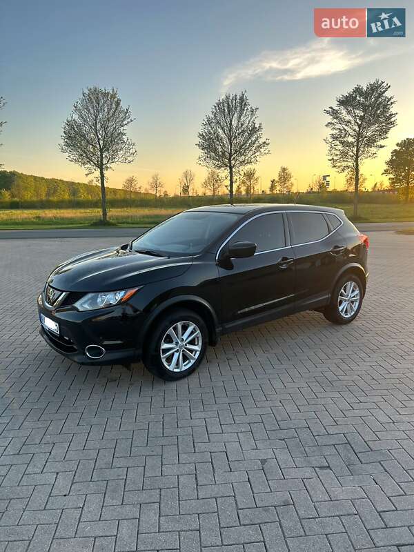 Позашляховик / Кросовер Nissan Rogue Sport 2018 в 