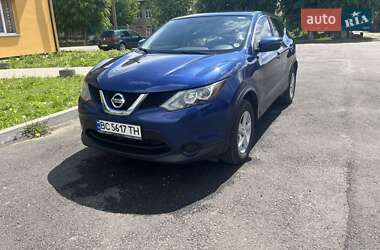 Внедорожник / Кроссовер Nissan Rogue Sport 2017 в Новояворовске