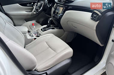 Внедорожник / Кроссовер Nissan Rogue Sport 2018 в 
