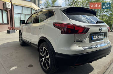 Внедорожник / Кроссовер Nissan Rogue Sport 2018 в 