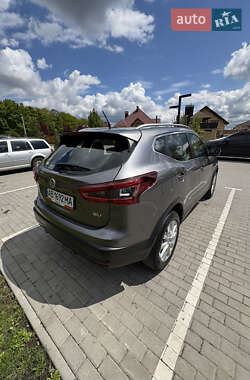 Позашляховик / Кросовер Nissan Rogue Sport 2022 в 