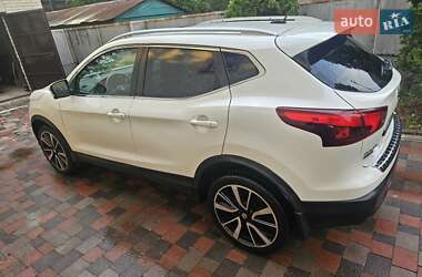 Внедорожник / Кроссовер Nissan Rogue Sport 2017 в 