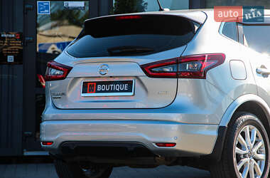 Позашляховик / Кросовер Nissan Rogue Sport 2021 в 