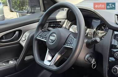 Позашляховик / Кросовер Nissan Rogue Sport 2018 в 