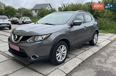 Внедорожник / Кроссовер Nissan Rogue Sport 2017 в 