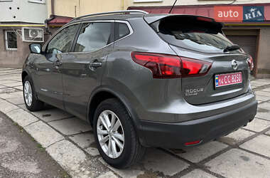 Внедорожник / Кроссовер Nissan Rogue Sport 2017 в 