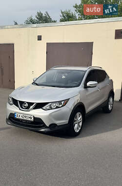 Внедорожник / Кроссовер Nissan Rogue Sport 2017 в 