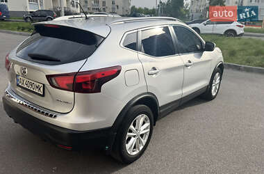 Внедорожник / Кроссовер Nissan Rogue Sport 2017 в 