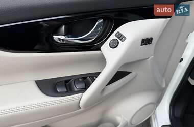 Внедорожник / Кроссовер Nissan Rogue Sport 2022 в 