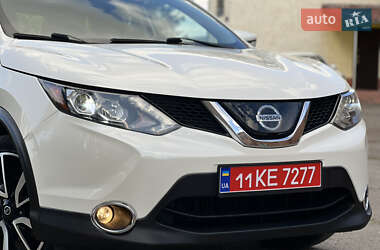 Внедорожник / Кроссовер Nissan Rogue Sport 2017 в 