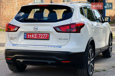 Внедорожник / Кроссовер Nissan Rogue Sport 2017 в 
