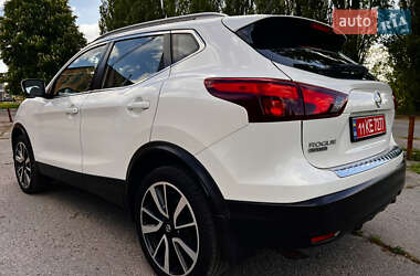 Внедорожник / Кроссовер Nissan Rogue Sport 2017 в 