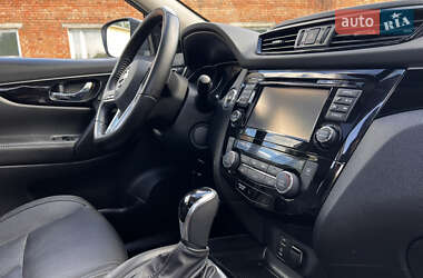Внедорожник / Кроссовер Nissan Rogue Sport 2017 в 