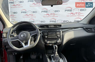 Внедорожник / Кроссовер Nissan Rogue Sport 2017 в 