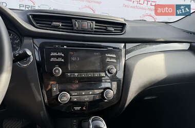 Внедорожник / Кроссовер Nissan Rogue Sport 2017 в 