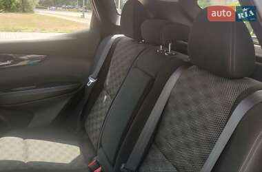 Внедорожник / Кроссовер Nissan Rogue Sport 2018 в 