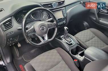 Внедорожник / Кроссовер Nissan Rogue Sport 2017 в 