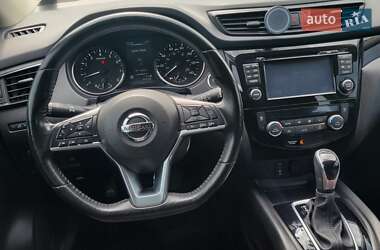 Внедорожник / Кроссовер Nissan Rogue Sport 2017 в 