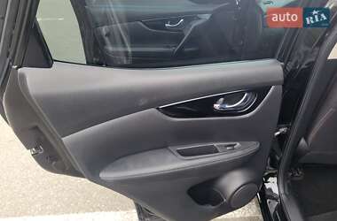 Внедорожник / Кроссовер Nissan Rogue Sport 2017 в 