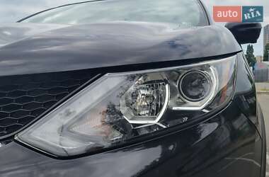 Внедорожник / Кроссовер Nissan Rogue Sport 2017 в 