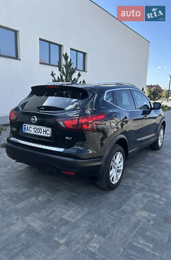 Внедорожник / Кроссовер Nissan Rogue Sport 2017 в 