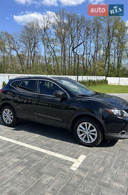 Внедорожник / Кроссовер Nissan Rogue Sport 2017 в 