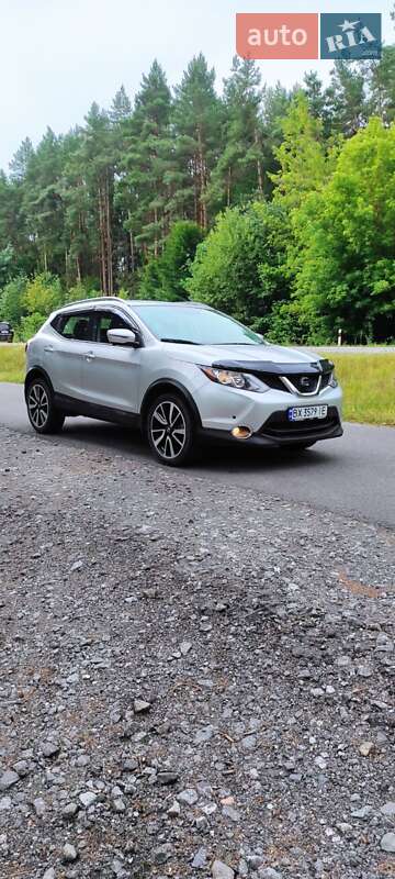 Внедорожник / Кроссовер Nissan Rogue Sport 2017 в Нетешине
