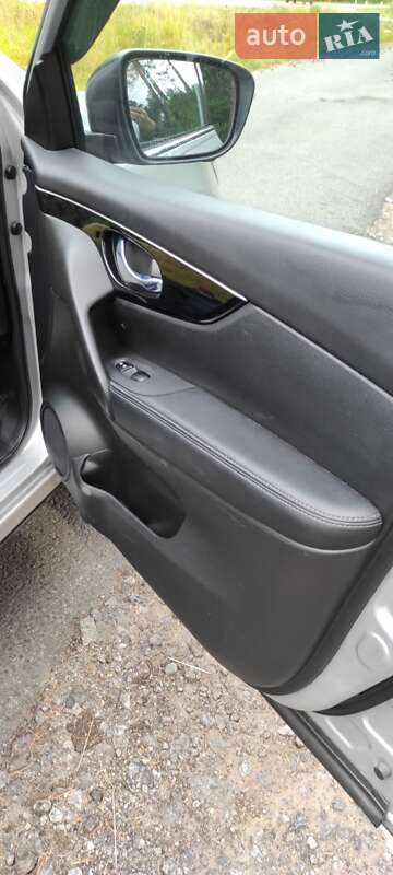 Внедорожник / Кроссовер Nissan Rogue Sport 2017 в Нетешине