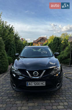 Внедорожник / Кроссовер Nissan Rogue Sport 2017 в 