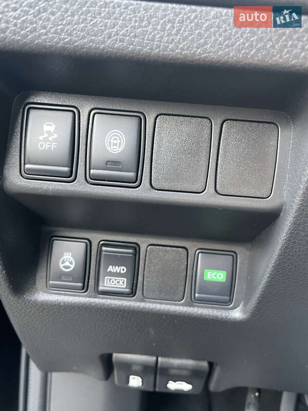 Внедорожник / Кроссовер Nissan Rogue Sport 2017 в Виннице